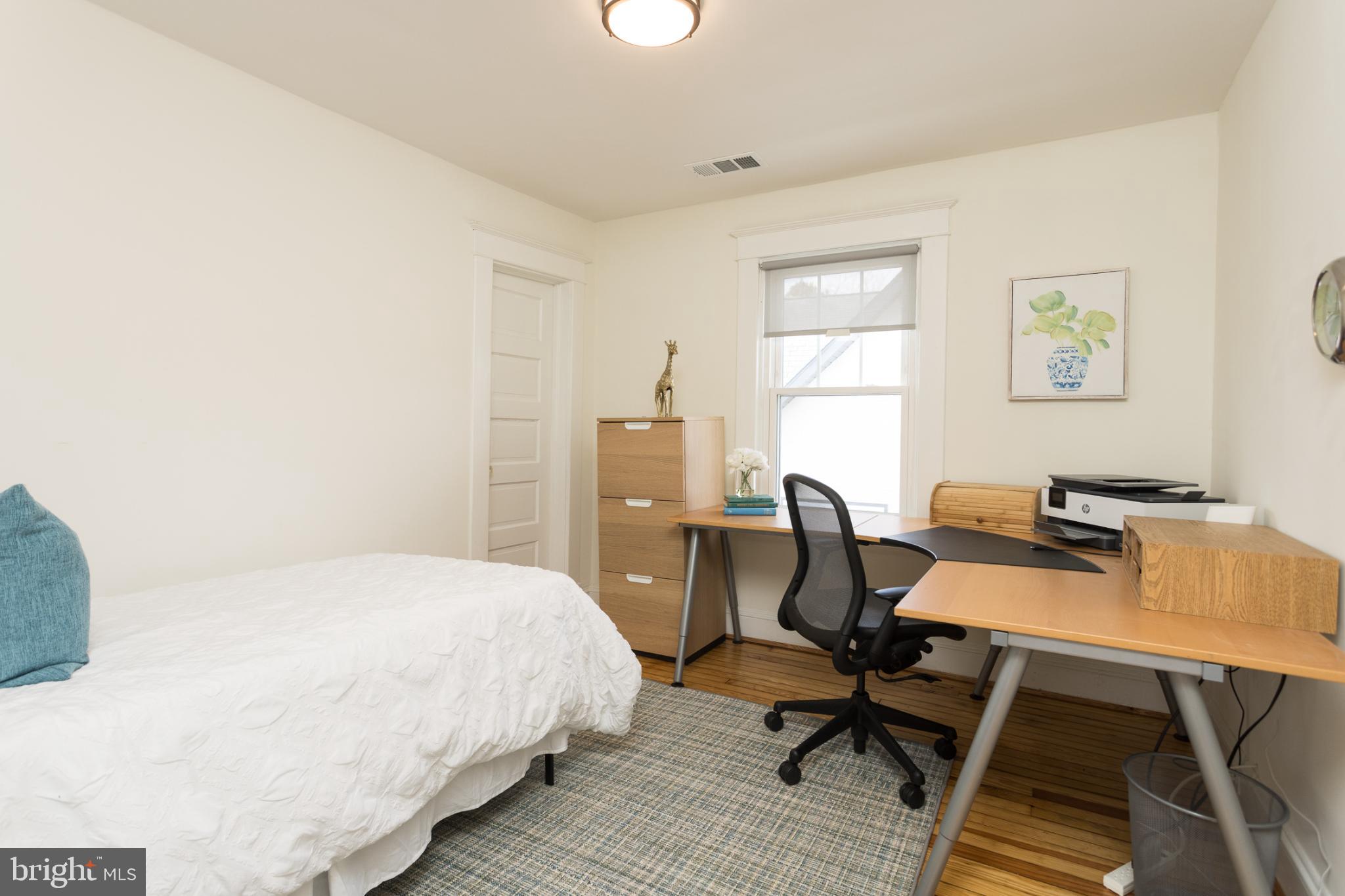 625 Dunkirk Road Baltimore, MD 21212 - Photo 23 of 39 Bright and airy workspace retreat.