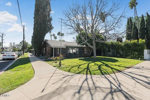 $4,100 | 13902 Calvert Street, Van Nuys, CA 91401