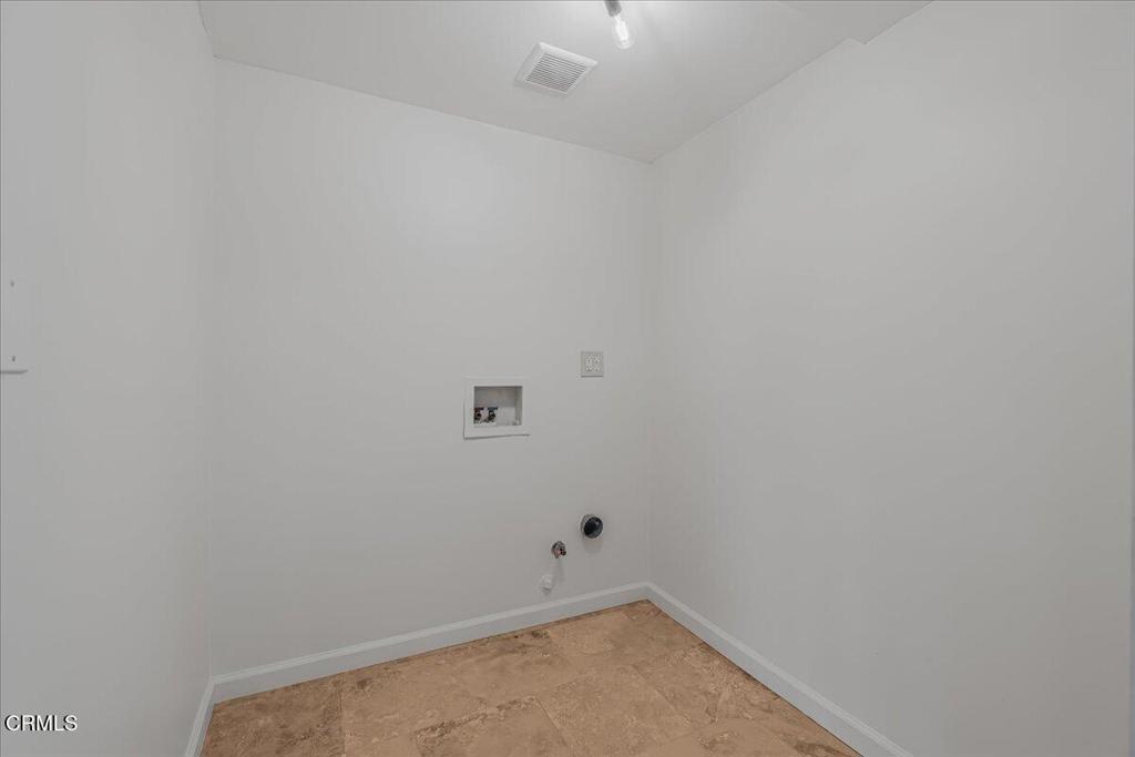 13902 Calvert Street Van Nuys, CA 91401 - Photo 11 of 33 a room