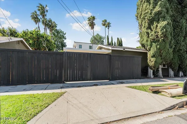 $4,100 | 13902 Calvert Street, Van Nuys, CA 91401