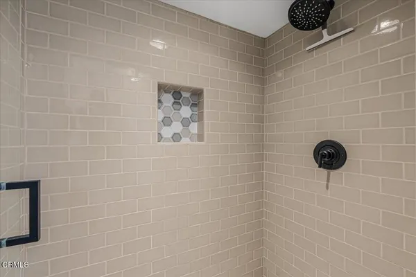 $4,100 | 13902 Calvert Street, Van Nuys, CA 91401