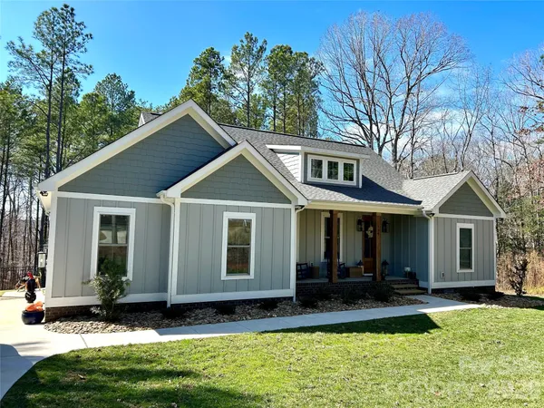 a view of a yard in front of house
