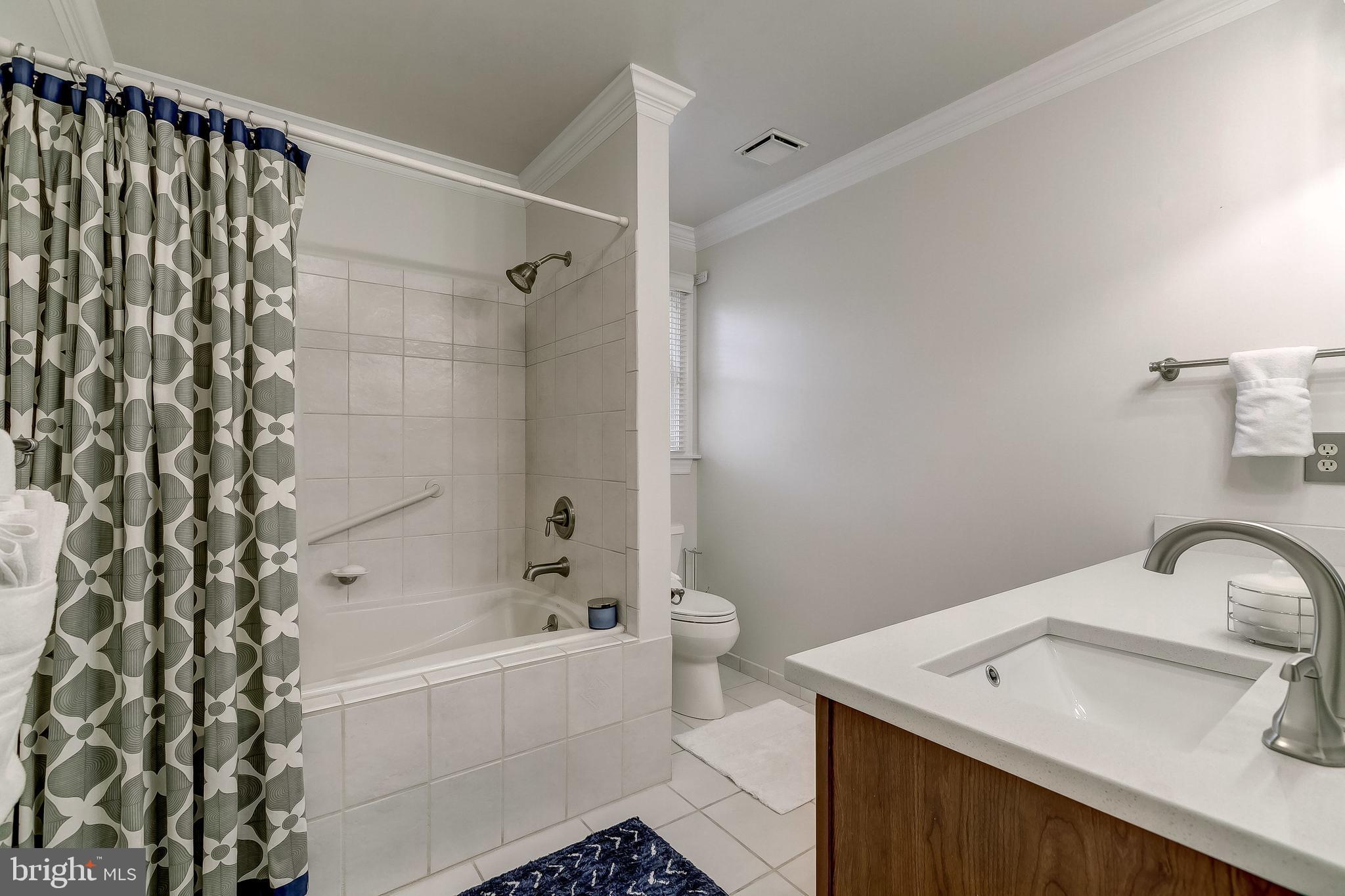 5703 Enderly Road Baltimore, MD 21212 - Photo 20 of 46 En-suite master bath - first level