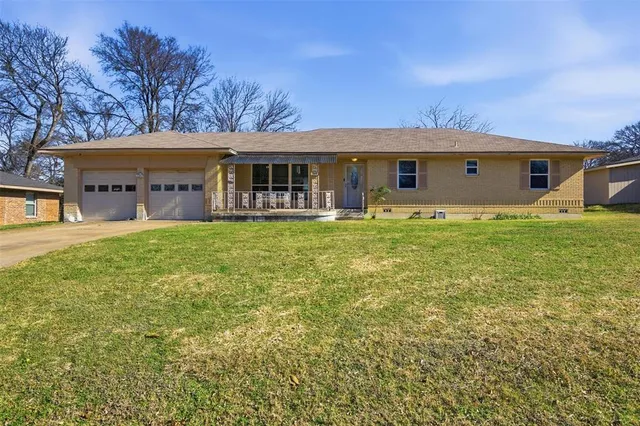 $275,000 | 504 Rickey Canyon Avenue, DeSoto, TX 75115