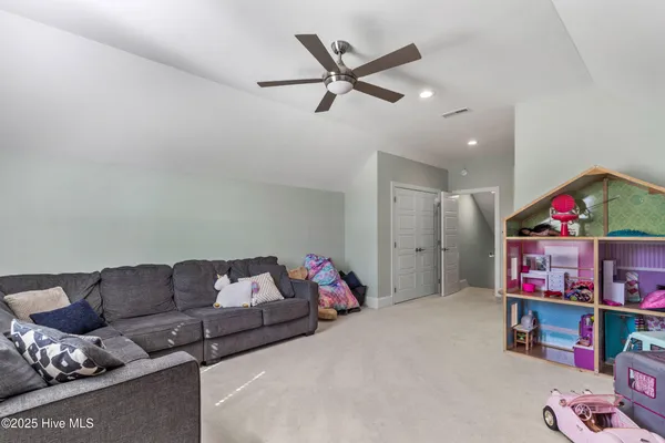 $3,200 | 501 Crown Pointe Drive, Hampstead, NC 28443