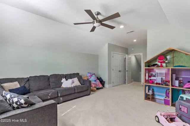 $3,200 | 501 Crown Pointe Drive, Hampstead, NC 28443