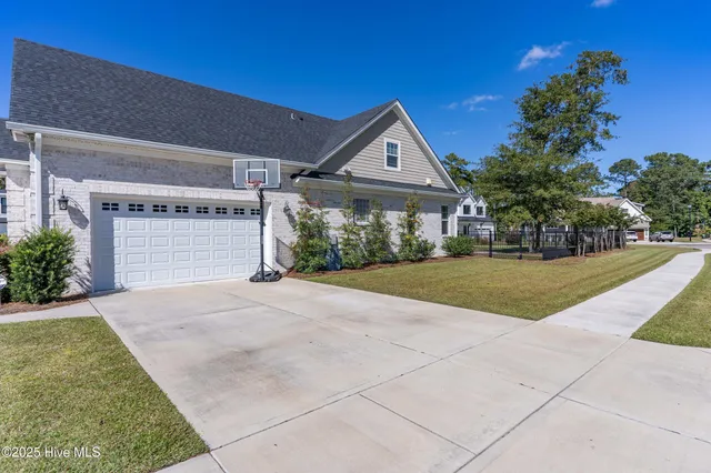 $3,200 | 501 Crown Pointe Drive, Hampstead, NC 28443