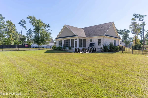 $3,200 | 501 Crown Pointe Drive, Hampstead, NC 28443