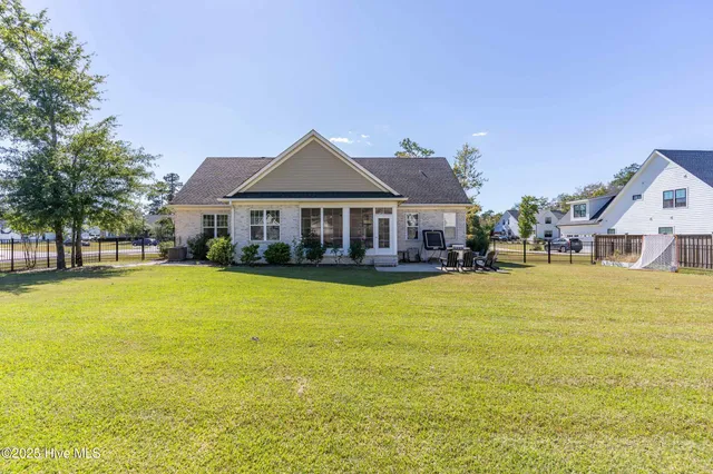 $3,200 | 501 Crown Pointe Drive, Hampstead, NC 28443
