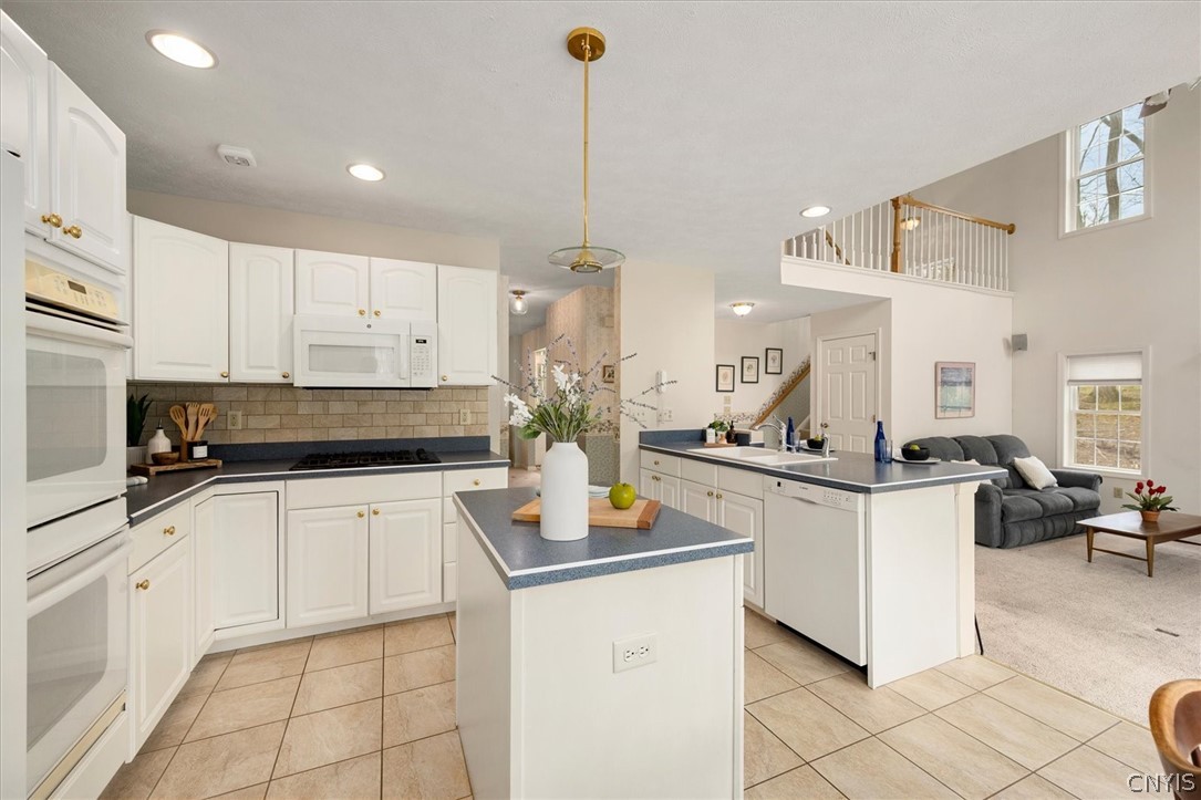 9211 Grange Hill Road New Hartford, NY 13413 - Photo 4 of 50