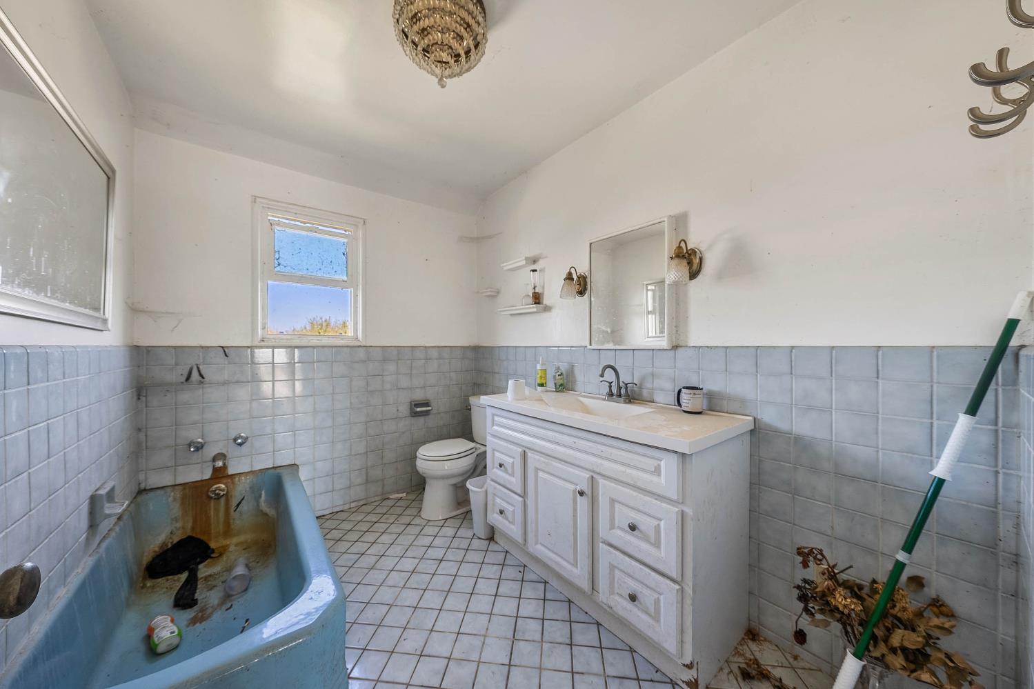 743 College City Road Arbuckle, CA 95912 - Photo 17 of 61 a bathroom with a sink a toilet and mirror