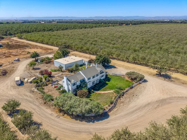 a view of a large yard with a road