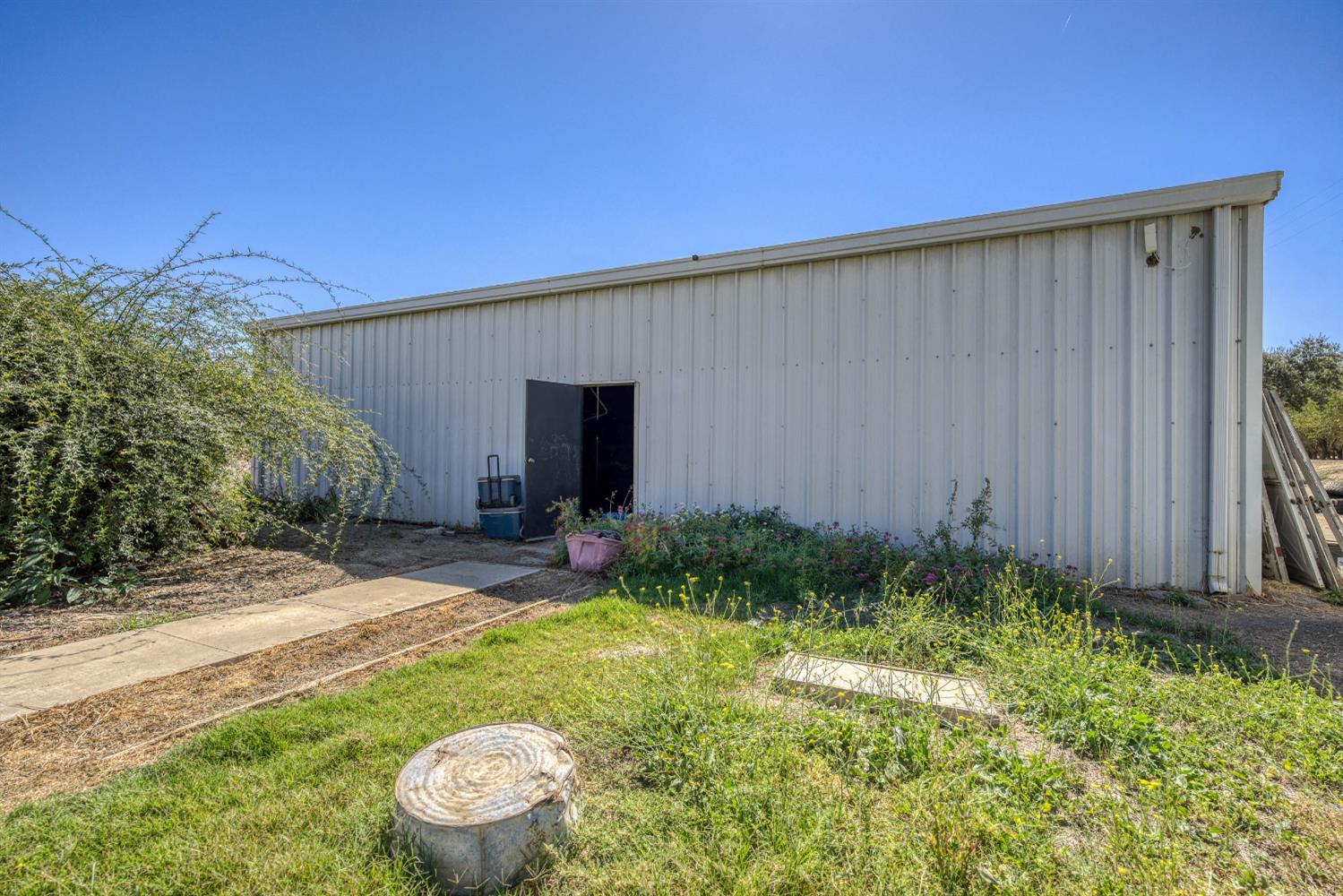 743 College City Road Arbuckle, CA 95912 - Photo 37 of 61 a view of a backyard with potted plants and wooden fence