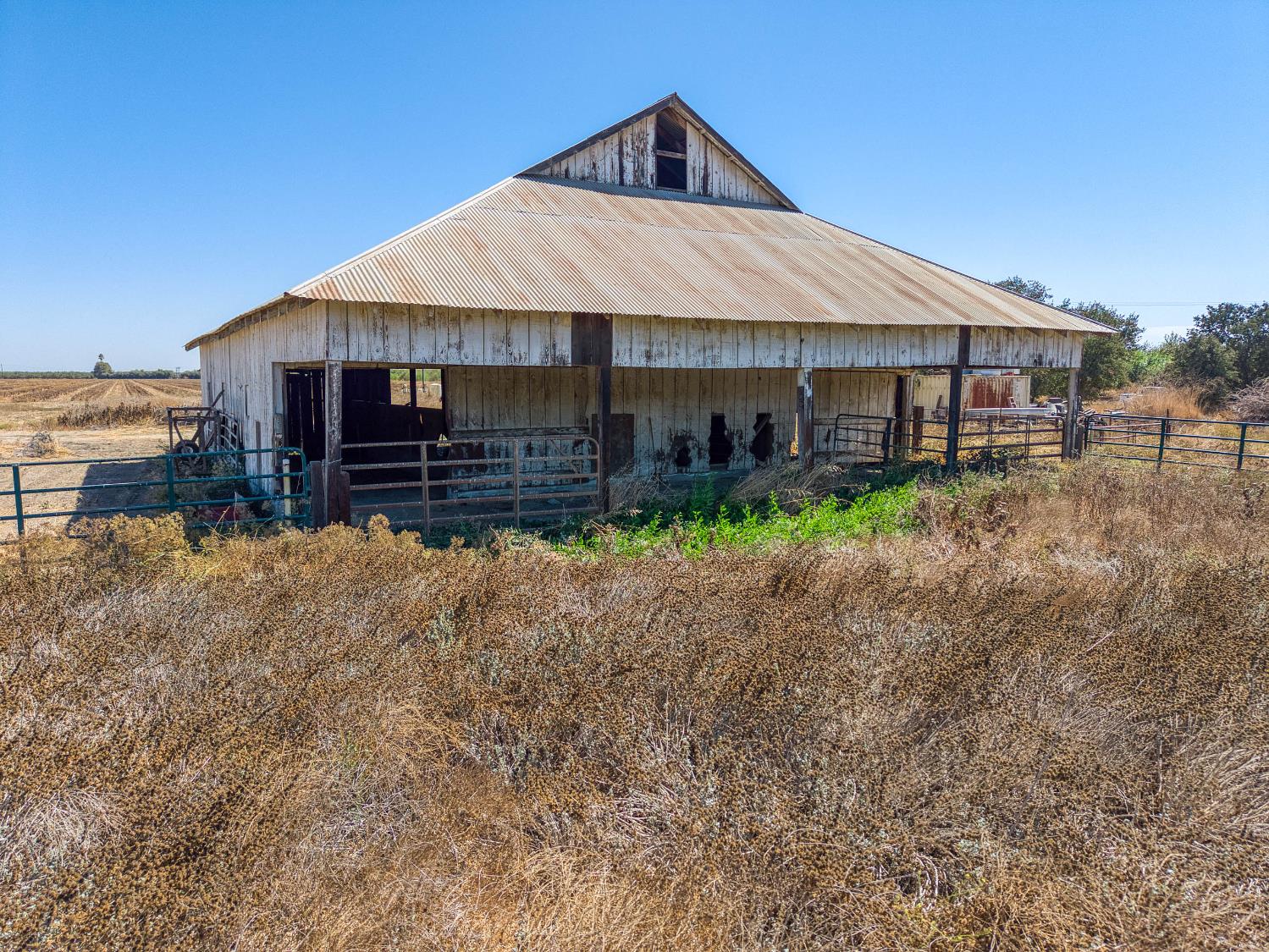 743 College City Road Arbuckle, CA 95912 - Photo 41 of 61 a front view of a house with garden