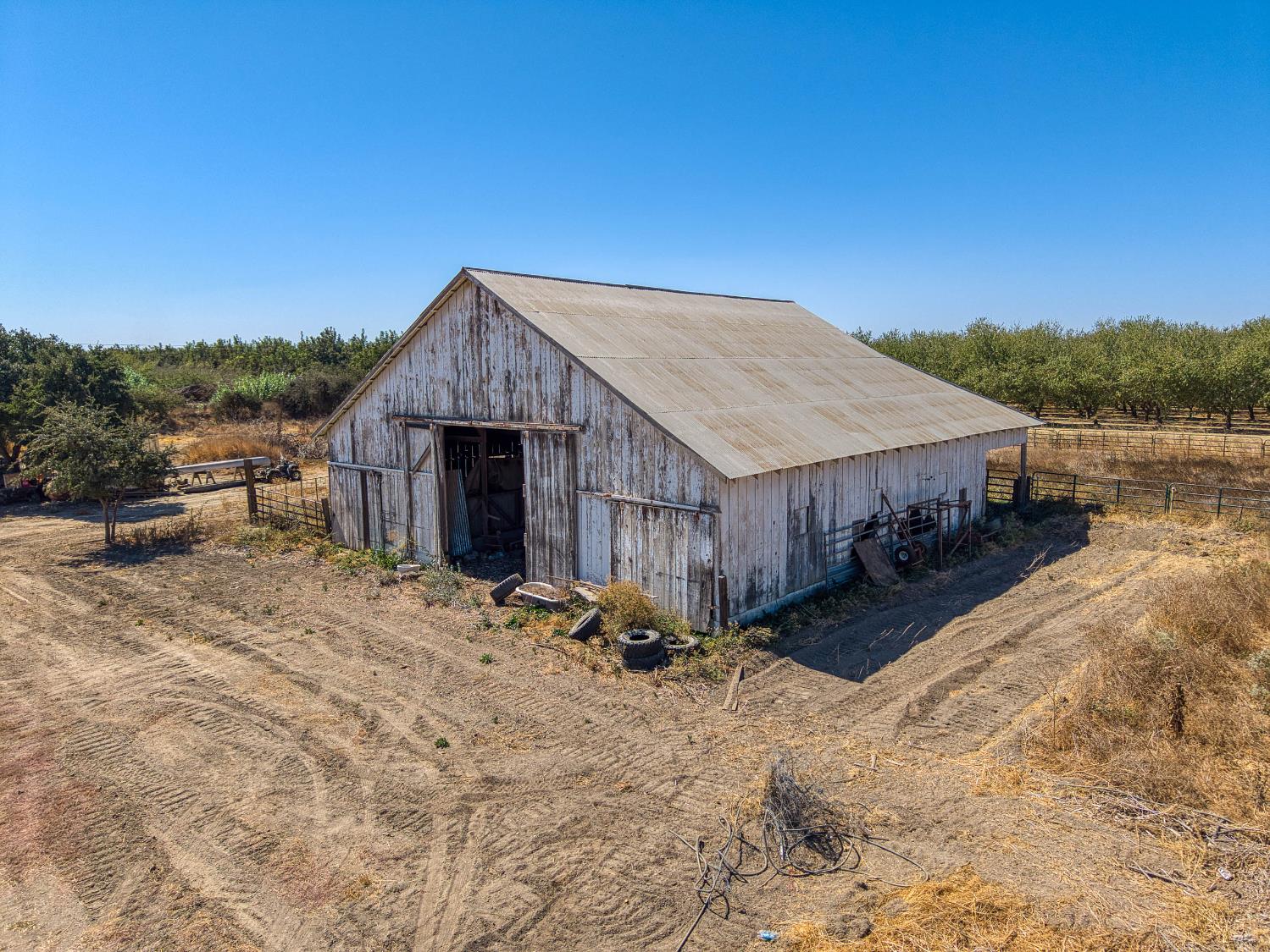 743 College City Road Arbuckle, CA 95912 - Photo 42 of 61 a house with a wooden fence