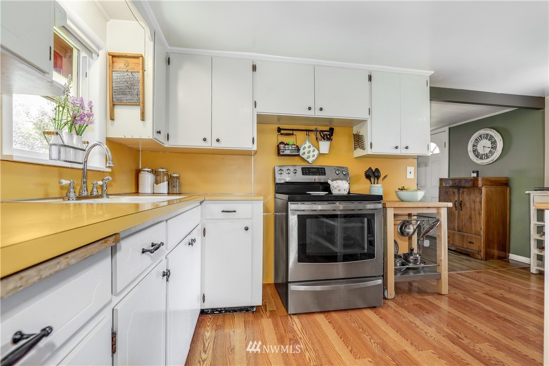 2139 Northeast 12th Street Renton, WA 98056 - Photo 5 of 11