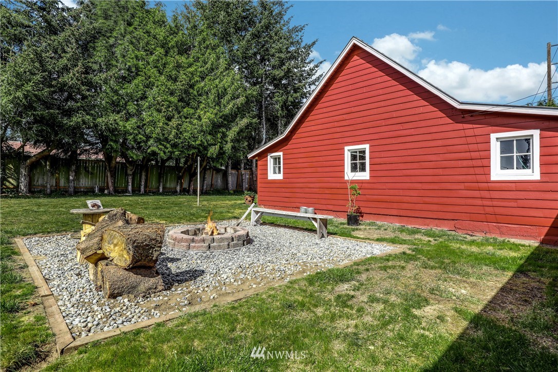2139 Northeast 12th Street Renton, WA 98056 - Photo 6 of 11
