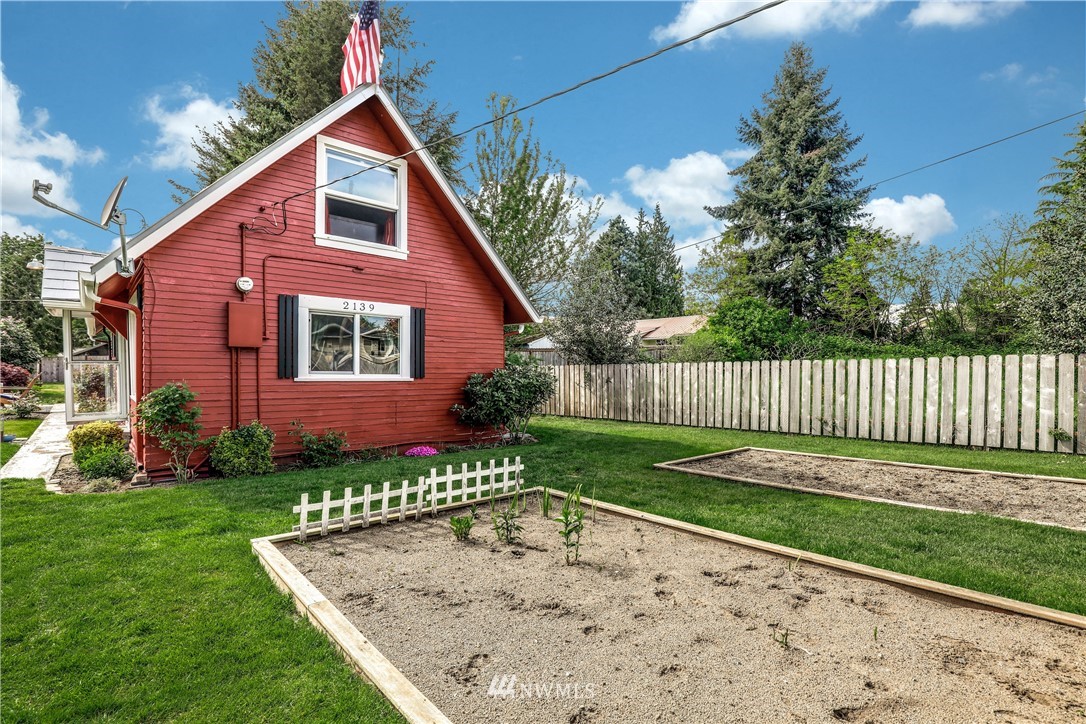 2139 Northeast 12th Street Renton, WA 98056 - Photo 8 of 11