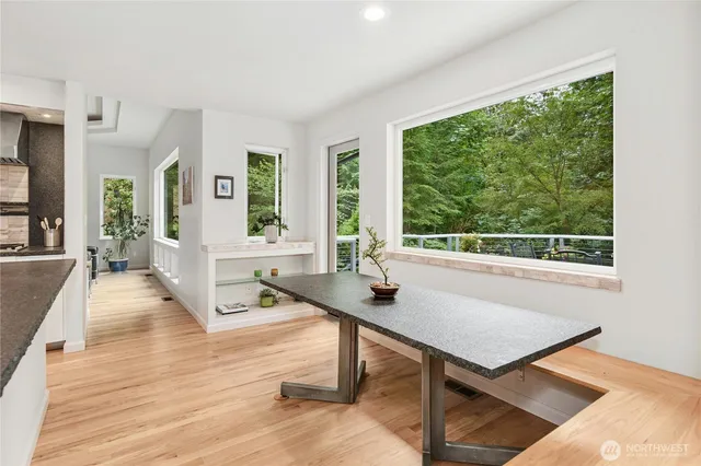 $1,400,000 | 15912 252nd Avenue Southeast, Issaquah, WA 98027