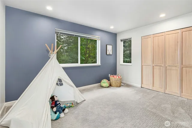 $1,400,000 | 15912 252nd Avenue Southeast, Issaquah, WA 98027