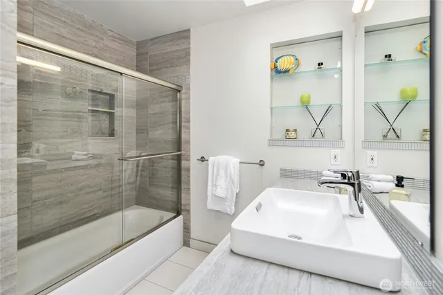 $1,400,000 | 15912 252nd Avenue Southeast, Issaquah, WA 98027