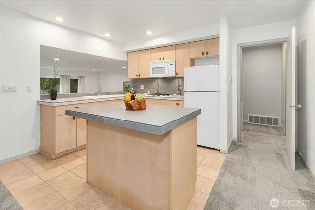 $1,400,000 | 15912 252nd Avenue Southeast, Issaquah, WA 98027