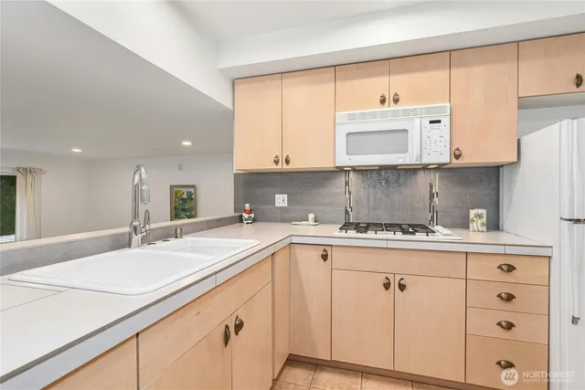 $1,400,000 | 15912 252nd Avenue Southeast, Issaquah, WA 98027