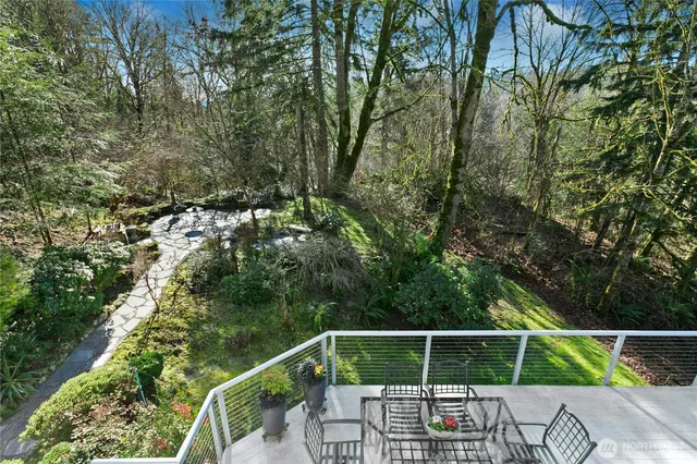 $1,400,000 | 15912 252nd Avenue Southeast, Issaquah, WA 98027