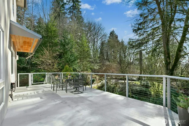 $1,400,000 | 15912 252nd Avenue Southeast, Issaquah, WA 98027