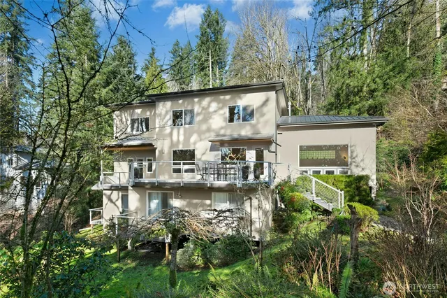 $1,400,000 | 15912 252nd Avenue Southeast, Issaquah, WA 98027