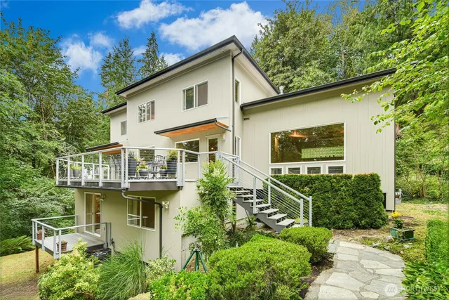 $1,400,000 | 15912 252nd Avenue Southeast, Issaquah, WA 98027