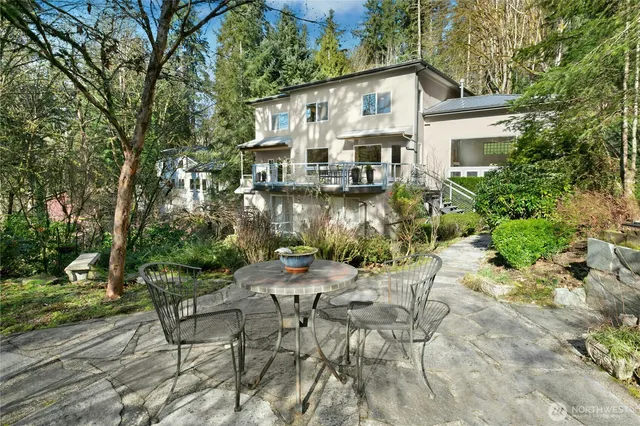 $1,400,000 | 15912 252nd Avenue Southeast, Issaquah, WA 98027