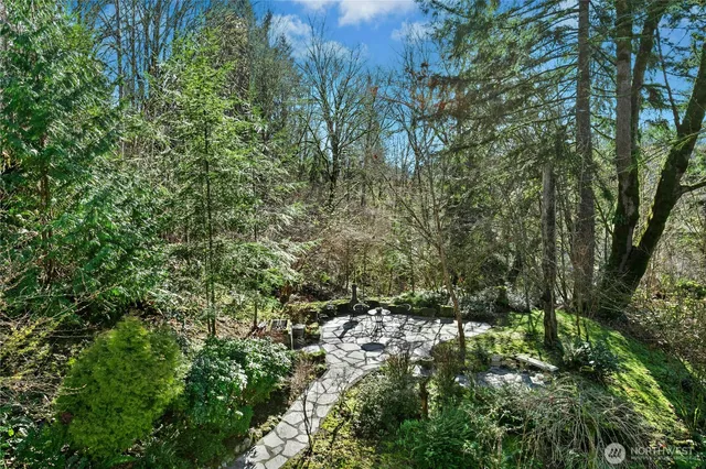 $1,400,000 | 15912 252nd Avenue Southeast, Issaquah, WA 98027