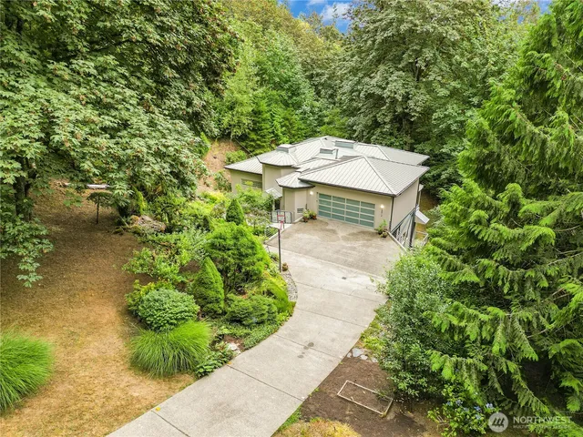 $1,400,000 | 15912 252nd Avenue Southeast, Issaquah, WA 98027