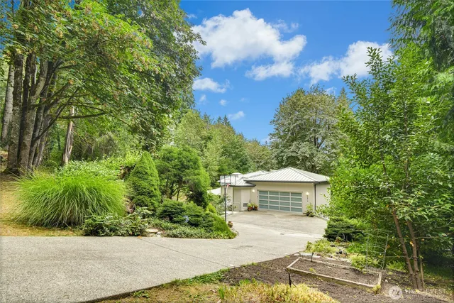 $1,400,000 | 15912 252nd Avenue Southeast, Issaquah, WA 98027