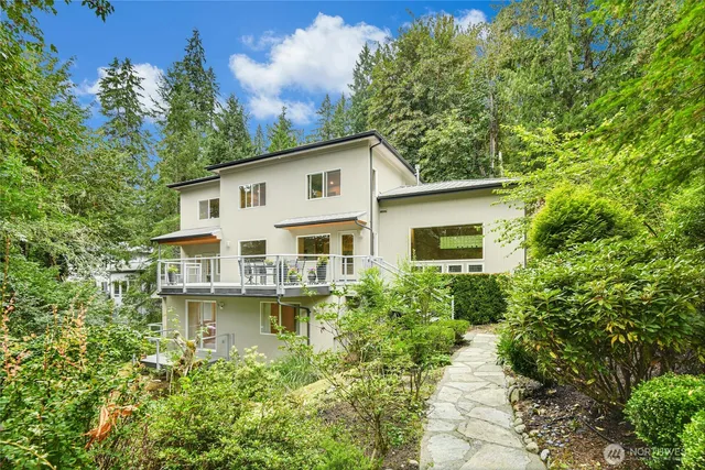 $1,400,000 | 15912 252nd Avenue Southeast, Issaquah, WA 98027