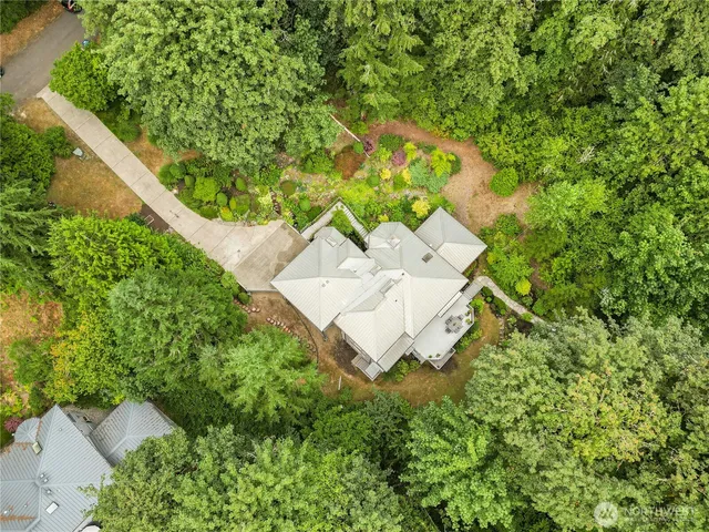 $1,400,000 | 15912 252nd Avenue Southeast, Issaquah, WA 98027