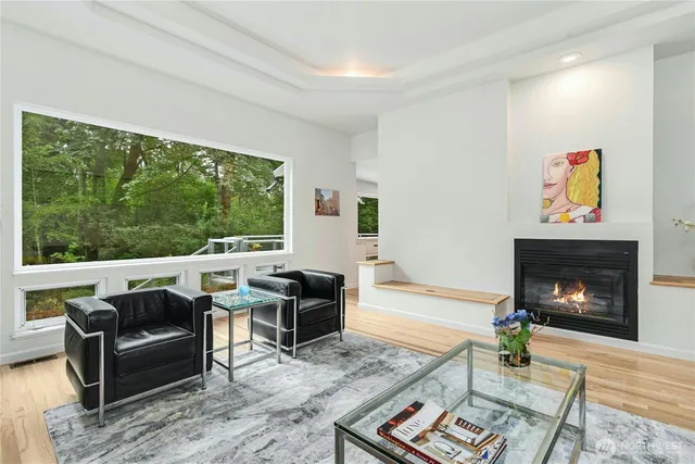 $1,400,000 | 15912 252nd Avenue Southeast, Issaquah, WA 98027