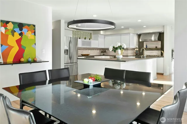 $1,400,000 | 15912 252nd Avenue Southeast, Issaquah, WA 98027