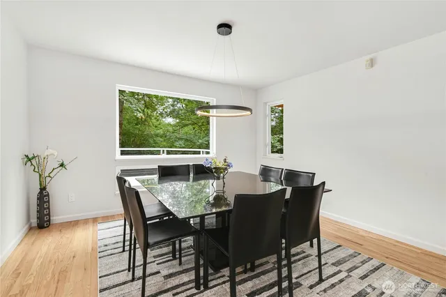 $1,400,000 | 15912 252nd Avenue Southeast, Issaquah, WA 98027