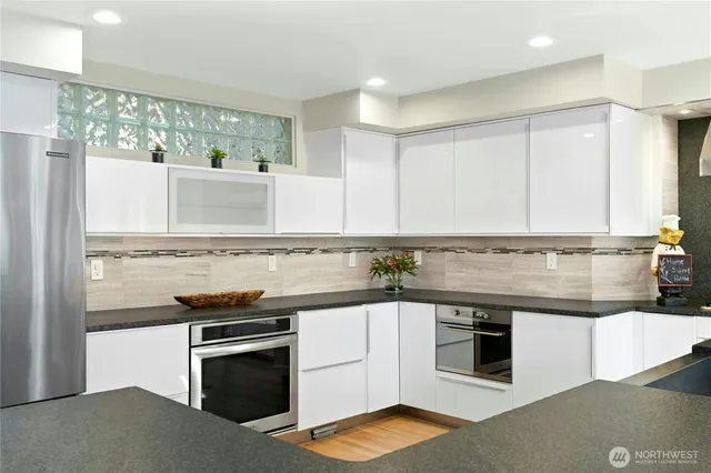 $1,400,000 | 15912 252nd Avenue Southeast, Issaquah, WA 98027