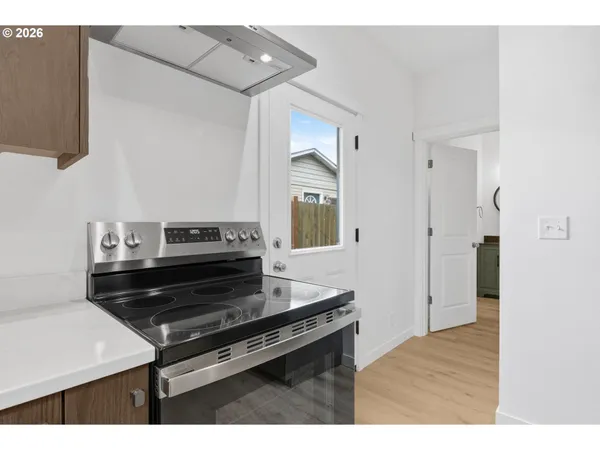 $368,500 | 5592 Burnett Avenue, Unit B, Eugene, OR 97402