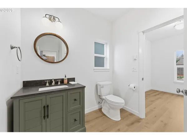 $368,500 | 5592 Burnett Avenue, Unit B, Eugene, OR 97402