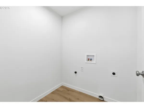 $368,500 | 5592 Burnett Avenue, Unit B, Eugene, OR 97402