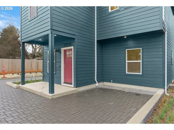 $368,500 | 5592 Burnett Avenue, Unit B, Eugene, OR 97402