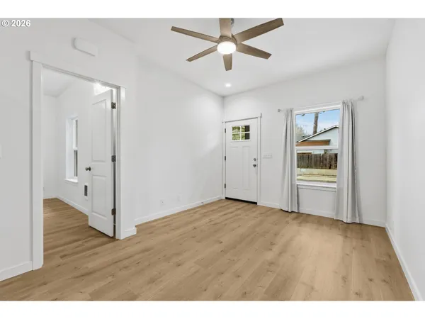 $368,500 | 5592 Burnett Avenue, Unit B, Eugene, OR 97402