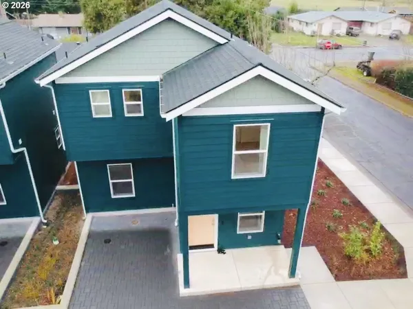 $368,500 | 5592 Burnett Avenue, Unit B, Eugene, OR 97402