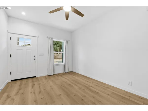 $368,500 | 5592 Burnett Avenue, Unit B, Eugene, OR 97402