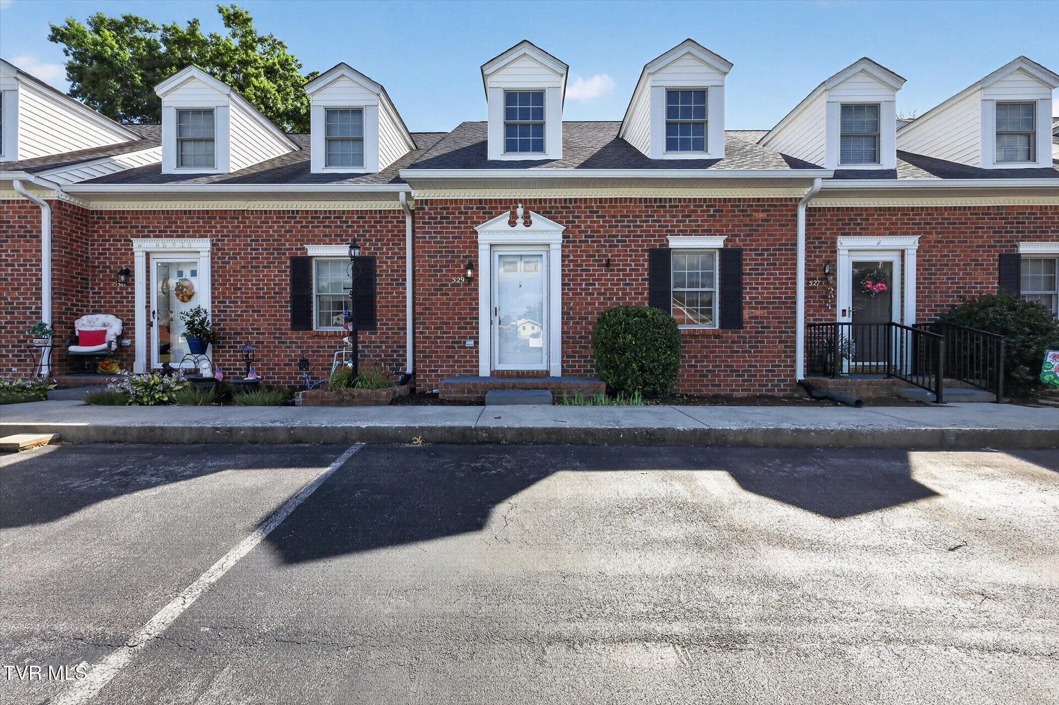 03-529-Hickory-Rd-WindowStill-Photograph