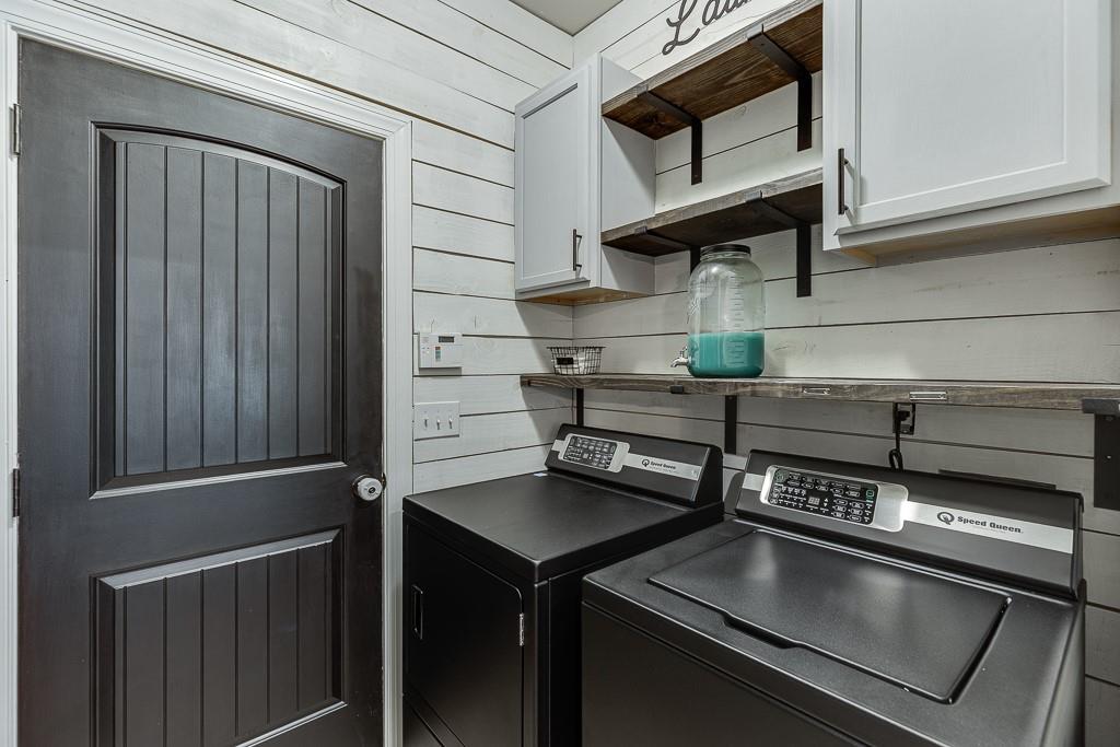 2140 Harvest Ridge Circle Northeast Buford, GA 30519 - Photo 20 of 38 a kitchen with a stove and a microwave
